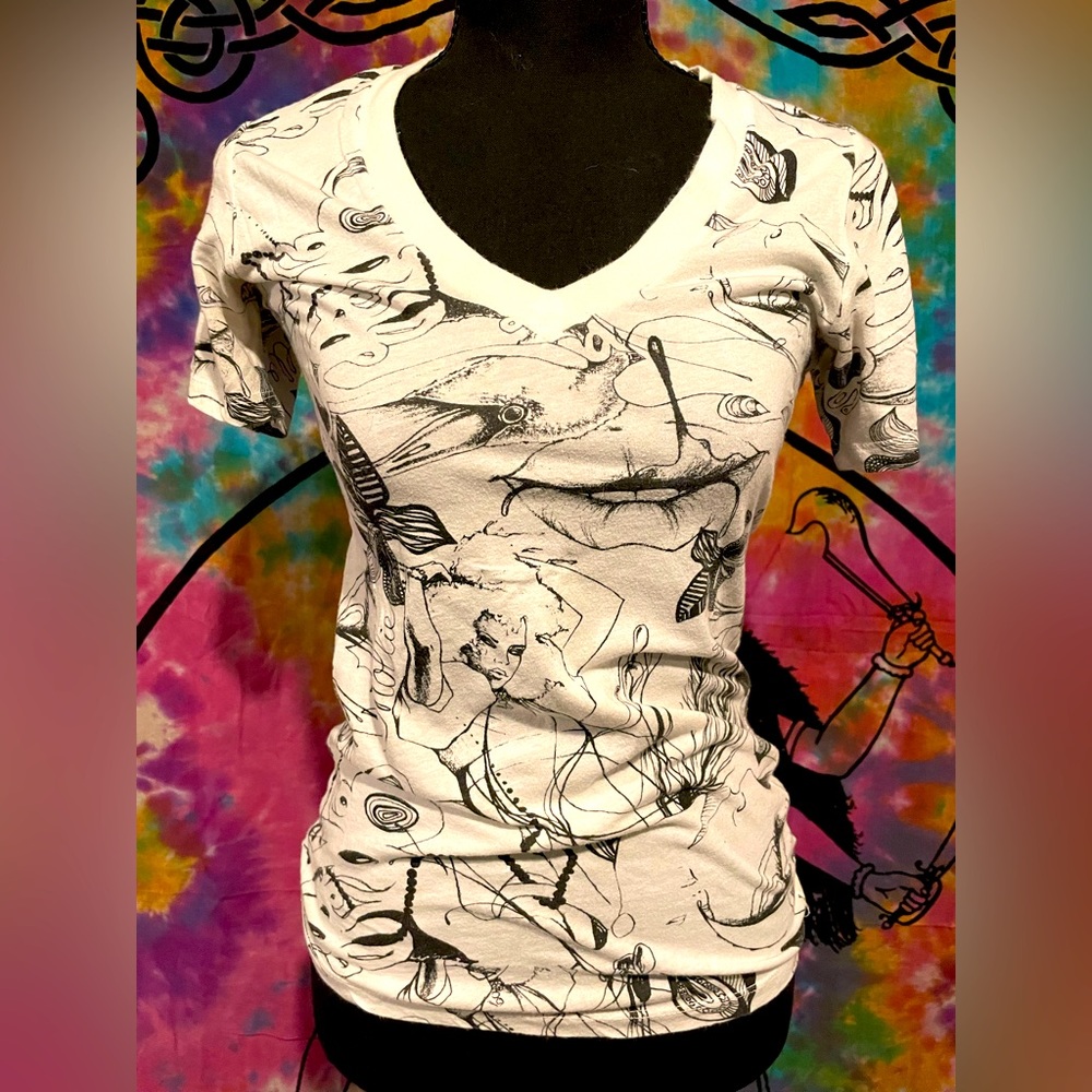 Nollie Womens v neck tee size small